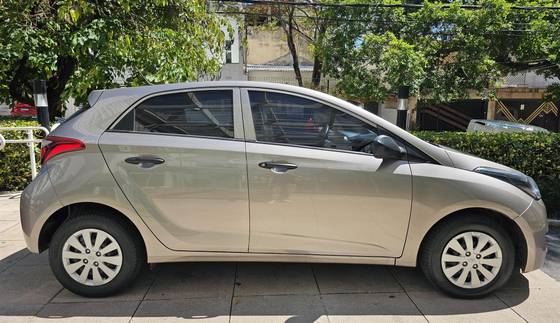 HYUNDAI HB20 1.0 COMFORT 12V FLEX 4P MANUAL