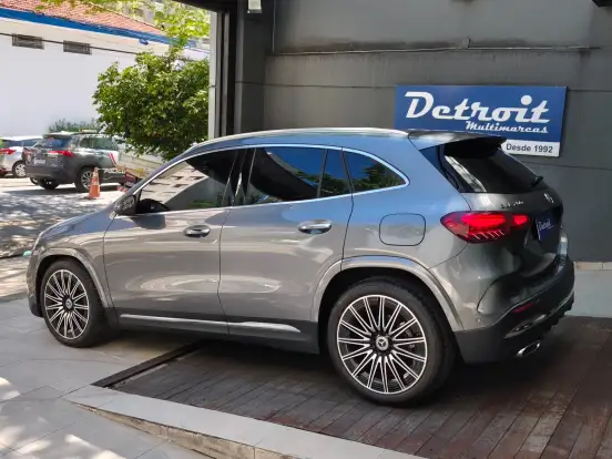 MERCEDES-BENZ-GLA 200-2025