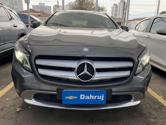 MERCEDES-BENZ-GLA 200-2017