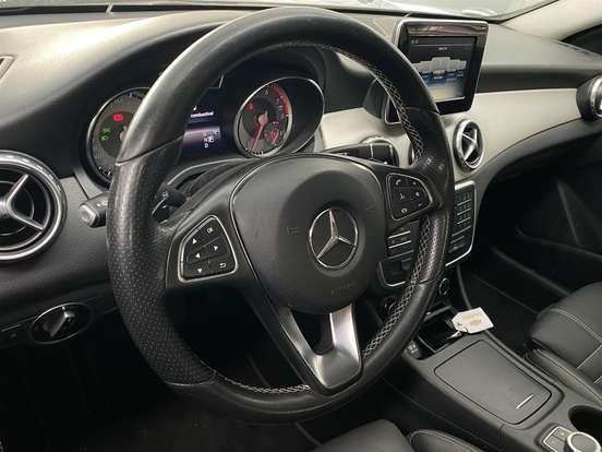 MERCEDES-BENZ-GLA 200-2017