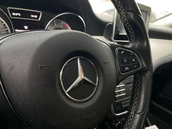MERCEDES-BENZ-GLA 200-2017