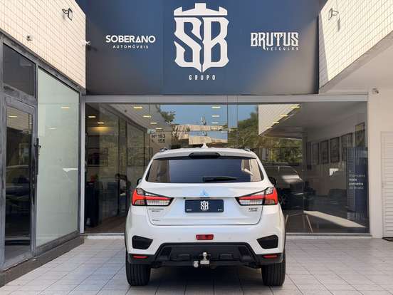 MITSUBISHI-OUTLANDER-2020