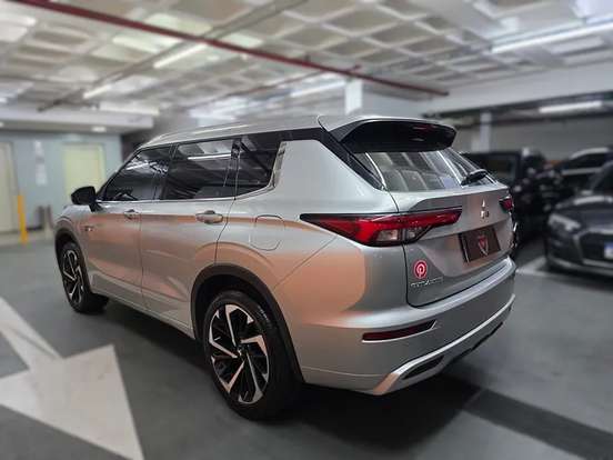 MITSUBISHI-OUTLANDER-2026