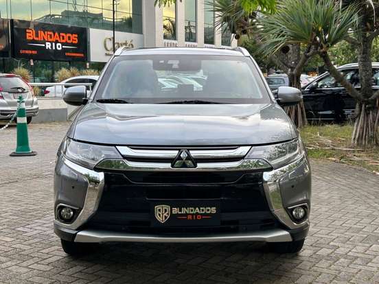 MITSUBISHI-OUTLANDER-3.0 GT 4X4 V6 24V GASOLINA 4P AUTOMÁTICO MITSUBISHI-OUTLANDER-2017