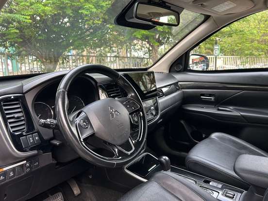MITSUBISHI-OUTLANDER-3.0 GT 4X4 V6 24V GASOLINA 4P AUTOMÁTICO MITSUBISHI-OUTLANDER-2017