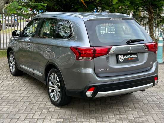 MITSUBISHI-OUTLANDER-2017