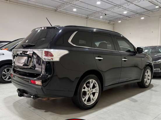 MITSUBISHI-OUTLANDER-3.0 GT 4X4 V6 24V GASOLINA 4P AUTOMÁTICO MITSUBISHI-OUTLANDER-2014