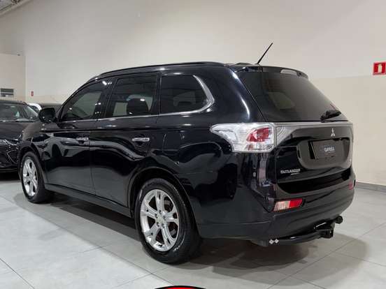 MITSUBISHI-OUTLANDER-3.0 GT 4X4 V6 24V GASOLINA 4P AUTOMÁTICO MITSUBISHI-OUTLANDER-2014