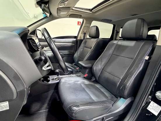 MITSUBISHI-OUTLANDER-3.0 GT 4X4 V6 24V GASOLINA 4P AUTOMÁTICO MITSUBISHI-OUTLANDER-2014