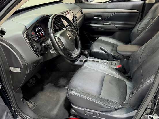 MITSUBISHI-OUTLANDER-3.0 GT 4X4 V6 24V GASOLINA 4P AUTOMÁTICO MITSUBISHI-OUTLANDER-2014