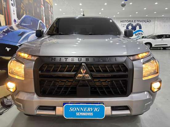 MITSUBISHI-TRITON-2025