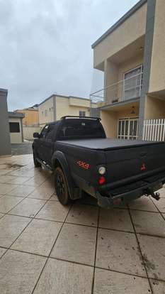 MITSUBISHI-L200-2010