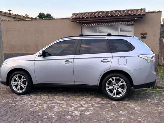 MITSUBISHI-OUTLANDER-2.0 16V GASOLINA 4P AUTOMÁTICO MITSUBISHI-OUTLANDER-2014