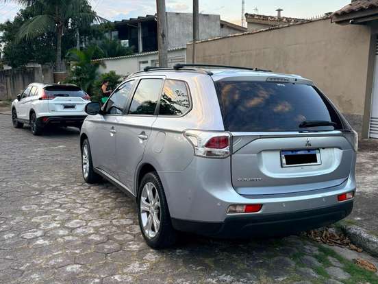 MITSUBISHI-OUTLANDER-2.0 16V GASOLINA 4P AUTOMÁTICO MITSUBISHI-OUTLANDER-2014