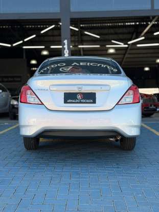 NISSAN-VERSA-2018