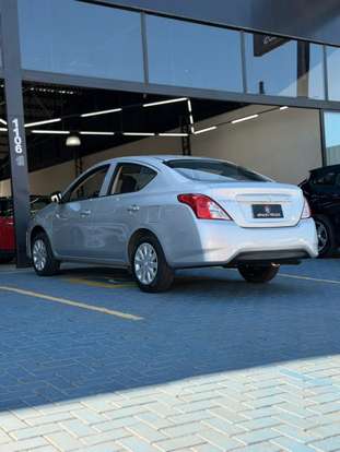 NISSAN-VERSA-2018