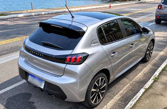 PEUGEOT-208-2024