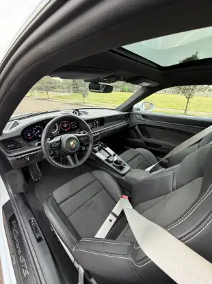PORSCHE-911-2023