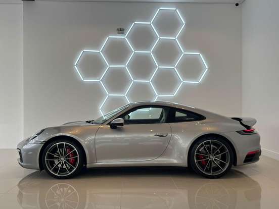 PORSCHE-911-2020