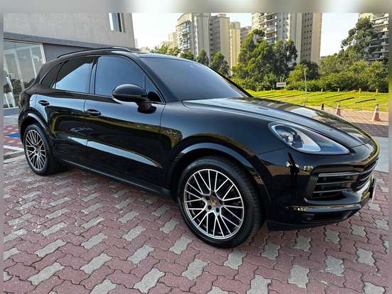 PORSCHE-CAYENNE-2022
