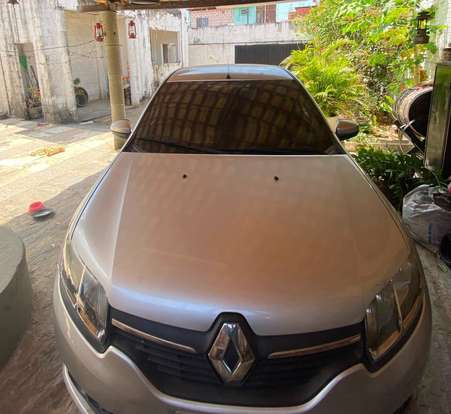 RENAULT-SANDERO-2016