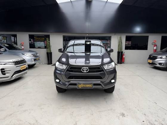 TOYOTA HILUX 2.8 D-4D TURBO DIESEL CD SR 4X4 AUTOMÁTICO