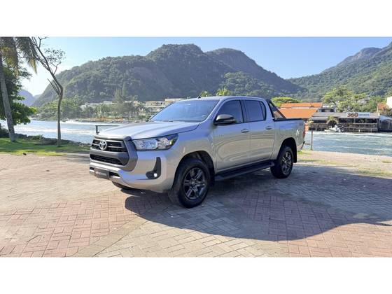 TOYOTA HILUX 2.8 D-4D TURBO DIESEL CD SR 4X4 AUTOMÁTICO