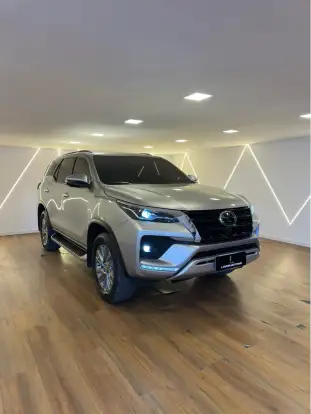 TOYOTA-HILUX SW4-2023