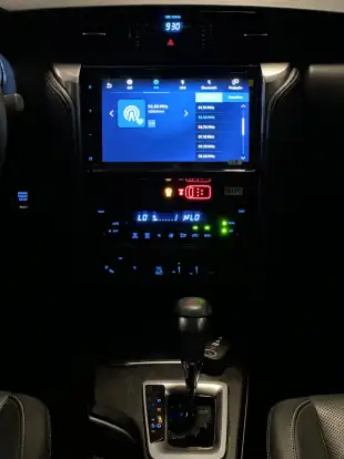 TOYOTA-HILUX SW4-2023