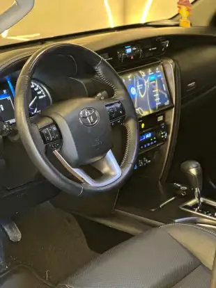 TOYOTA-HILUX SW4-2023
