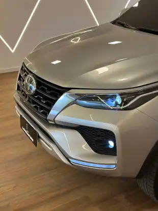 TOYOTA-HILUX SW4-2023
