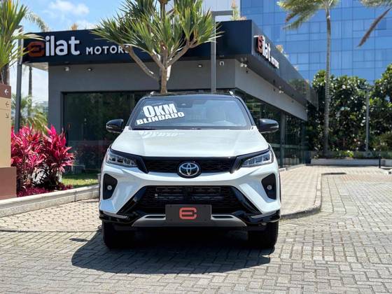 TOYOTA HILUX SW4 2.8 D-4D TURBO DIESEL DIAMOND 7L 4X4 AUTOMÁTICO