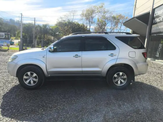 TOYOTA HILUX SW4 3.0 SRV 4X4 16V TURBO INTERCOOLER DIESEL 4P AUTOMÁTICO