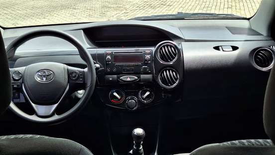 TOYOTA-ETIOS-2019