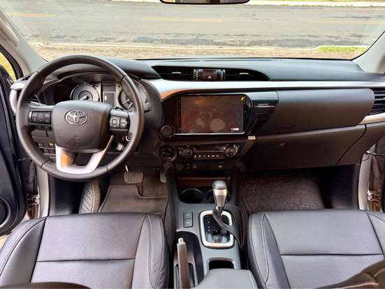 TOYOTA-HILUX-2024