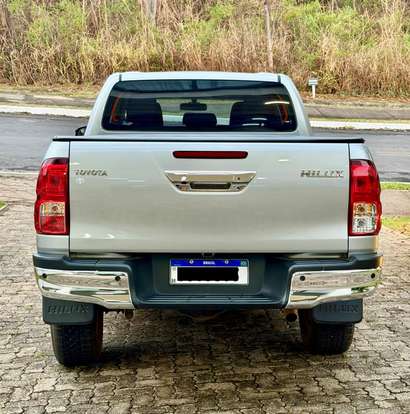 TOYOTA-HILUX-2024