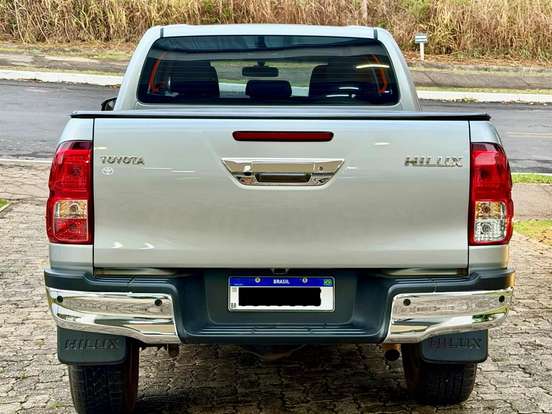 TOYOTA-HILUX-2.8 D-4D TURBO DIESEL CD SR 4X4 AUTOMÁTICO TOYOTA-HILUX-2024