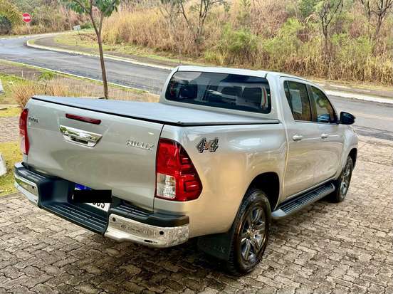 TOYOTA-HILUX-2024