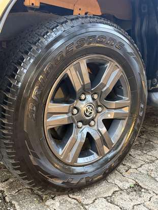 TOYOTA-HILUX-2024