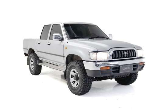 TOYOTA-HILUX-2002