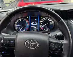 TOYOTA HILUX SW4 2.8 D-4D TURBO DIESEL SRX 7L 4X4 AUTOMÁTICO TOYOTA HILUX SW4 2.8 D-4D TURBO DIESEL SRX 7L 4X4 AUTOMÁTICO