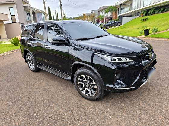TOYOTA HILUX SW4 2.8 D-4D TURBO DIESEL DIAMOND 7L 4X4 AUTOMÁTICO