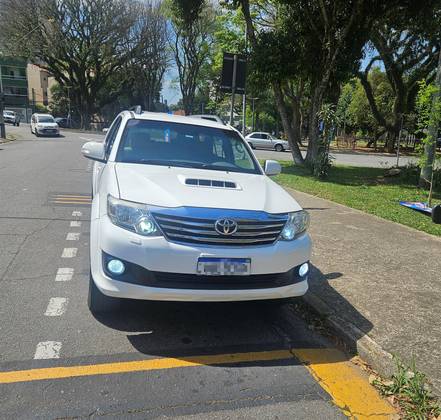 TOYOTA HILUX SW4 3.0 SRV 4X4 7 LUGARES 16V TURBO INTERCOOLER DIESEL 4P AUTOMÁTICO
