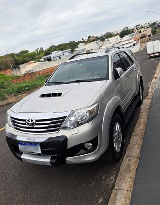 TOYOTA HILUX SW4 3.0 SRV 4X4 7 LUGARES 16V TURBO INTERCOOLER DIESEL 4P AUTOMÁTICO