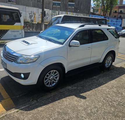 TOYOTA-HILUX SW4-2013