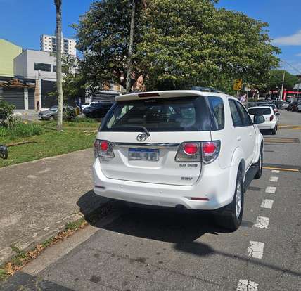 TOYOTA-HILUX SW4-2013