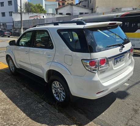 TOYOTA-HILUX SW4-3.0 SRV 4X4 7 LUGARES 16V TURBO INTERCOOLER DIESEL 4P AUTOMÁTICO TOYOTA-HILUX SW4-2013