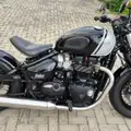 TRIUMPH BONNEVILLE BOBBER 1200 TRIUMPH BONNEVILLE BOBBER 1200