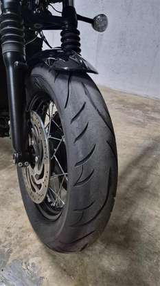 TRIUMPH-BONNEVILLE BOBBER 1200-2023