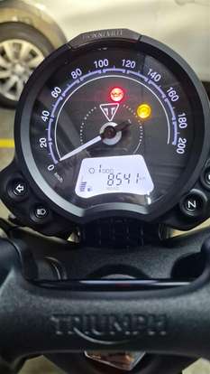 TRIUMPH-BONNEVILLE BOBBER 1200-2023